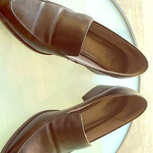 comfortable work shoe with memory foam!